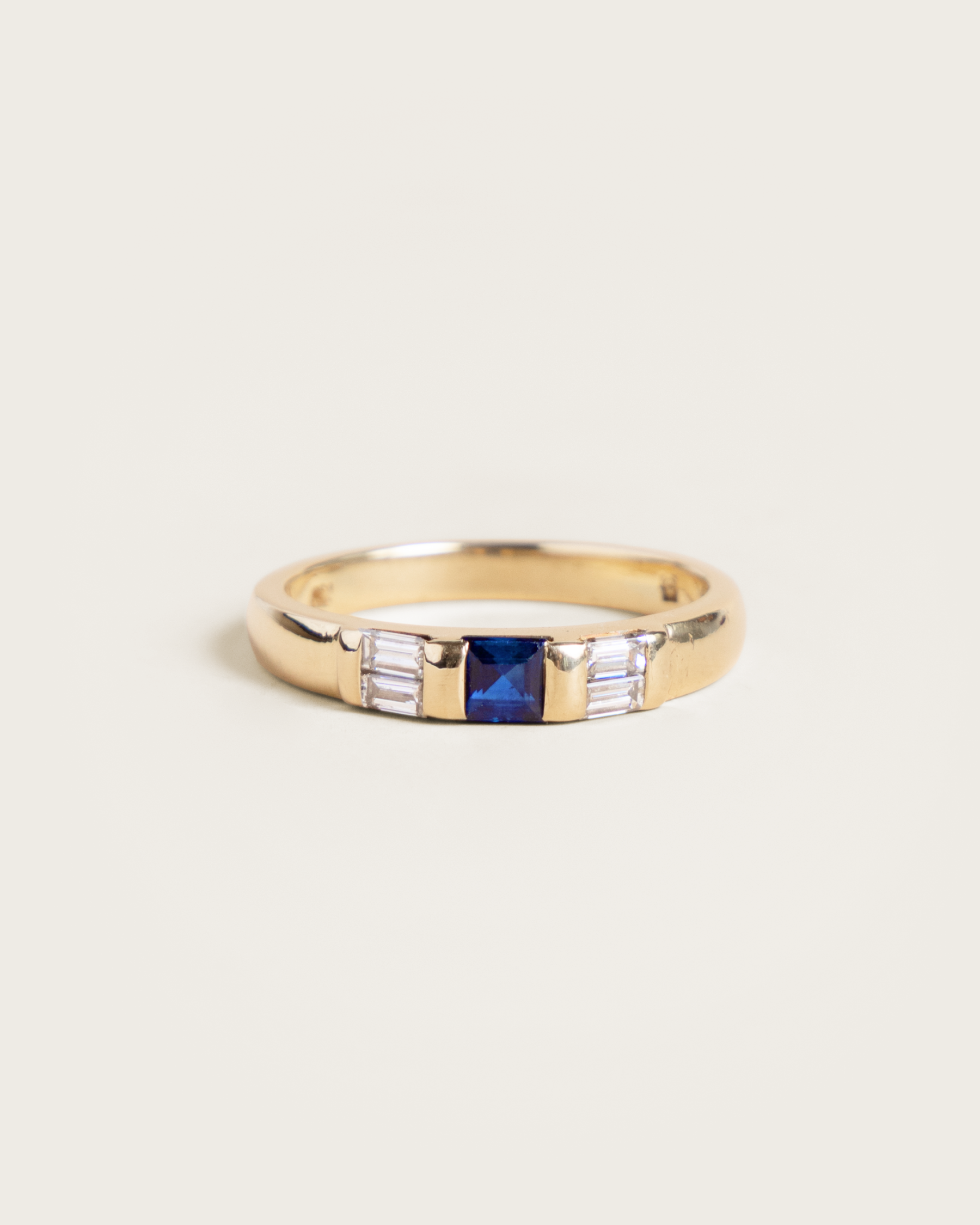 18K Square-Cut Sapphire with Baguette Diamond Band